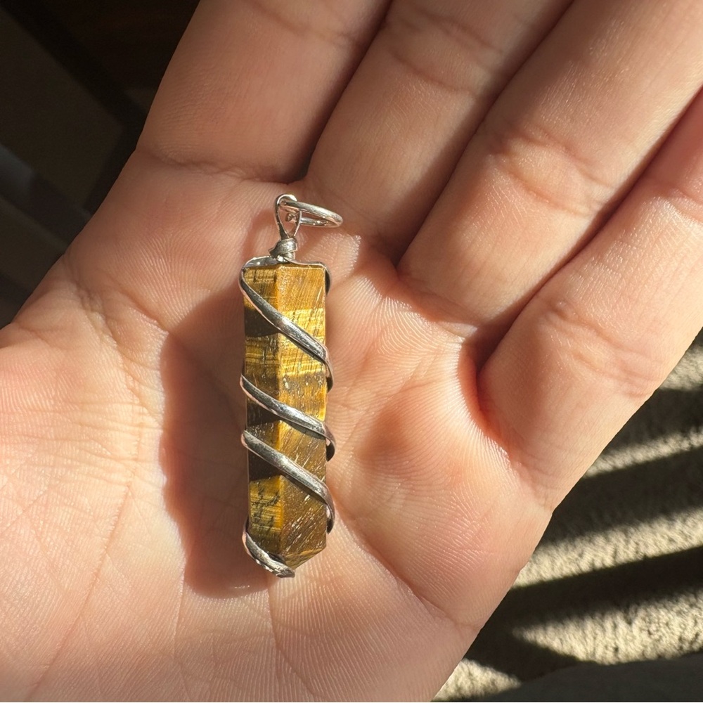 Tiger Twist Pendant ✨